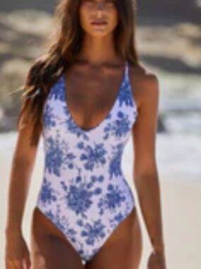 Berlook Floral Scoop-Neck One-Piece Swimsuit